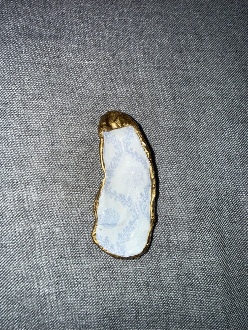 Gold-Edged Blue Patterned Oyster Shell Magnet